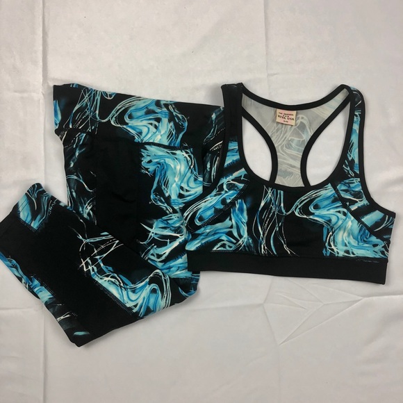 Matching activewear set - Picture 1 of 2